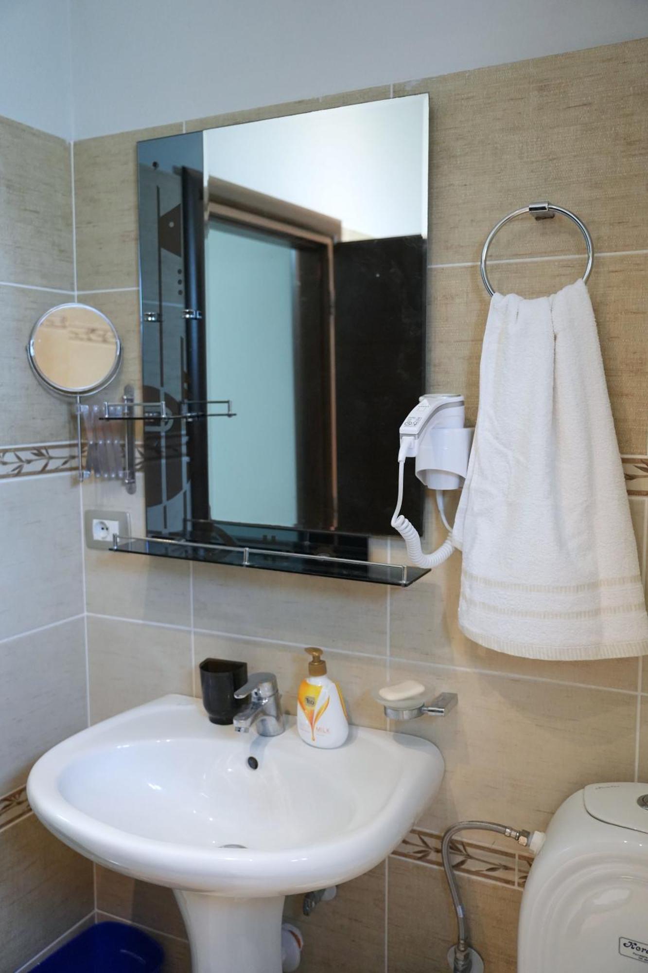 Apartament Duzgo Gjirokaster Bagian luar foto